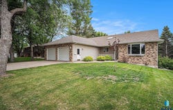 1024 N Josephine Ave, Madison, SD 57042