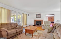 5 GREENWAY DRIVE, MECHANICSBURG, PA 17055