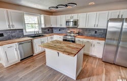 513 E OAK Street, Taylorville, IL 62568