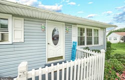 955 MAPLE LANE, HANOVER, PA 17331