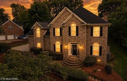 38 Riverside Drive, Oak Ridge, TN 37830