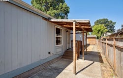 241 NW WADE ST, Estacada, OR 97023