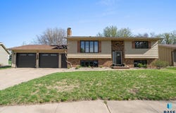 4108 E 23rd St, Sioux Falls, SD 57103