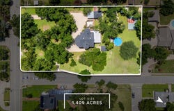 1220 W Lake DR, Taylor, TX 76574