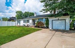 7 Caroline Place, Colonia, NJ 07067