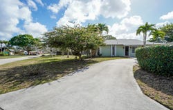120 Swan Parkway W, Royal Palm Beach, FL 33411