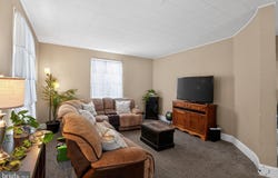 10 E PINE Street, DELMAR, MD 21875