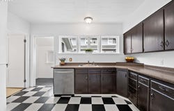 1477 7TH St, Astoria, OR 97103
