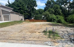 2324 NE 72nd Street, Gladstone, MO 64118