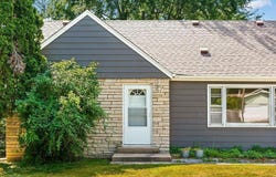 2777 Oxford Street N, Roseville, MN 55113