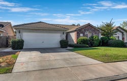 1043 W Pebble Drive, Hanford, CA 93230