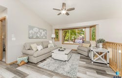 4312 S Bedford Ave, Sioux Falls, SD 57103