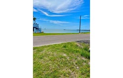 208 S Second St, ROCKPORT, TX 78382