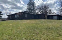 4612 Medina Road, Akron, OH 44321