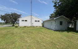690 W HAIL Street, Bushnell, IL 61422