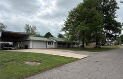 324 S Main Street, McLoud, OK 74851