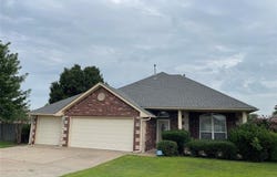 105 SE 34th Street, Moore, OK 73160