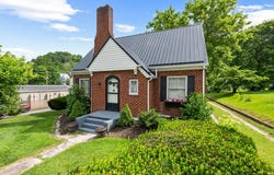 121 1st Ave, Saltville, VA 24370