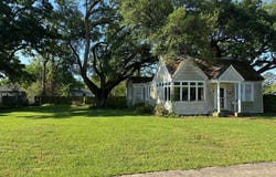 719 E Plaquemine Street, Jennings, LA 70546