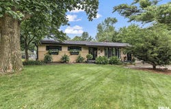 39 CRESTVIEW Drive, Chatham, IL 62629