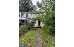 717 W BROAD STREET, QUAKERTOWN, PA 18951