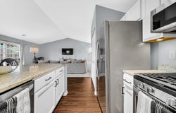 9821 Parkway Drive, Highland, IN 46322