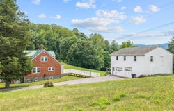 77 Mountain Pass Rd, Blue Ridge, VA 24064