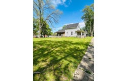 1085 Davis St, Barry, IL 62312