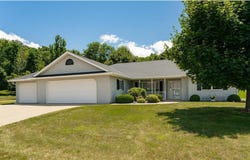 320 Northern Hills Trail, Saint Charles, MN 55972