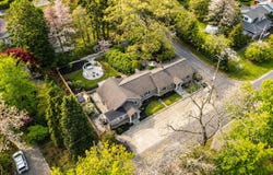 955 W Center Street, Douglas, MI 49406