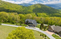 332 Summerset Drive, Hendersonville, NC 28792