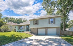 1605 NE Northaven Drive, Kansas City, MO 64118