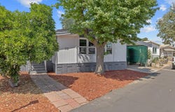 2400 Midvalley Avenue W, Visalia, CA 93277