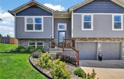 602 Wright Street, Pleasant Hill, MO 64080