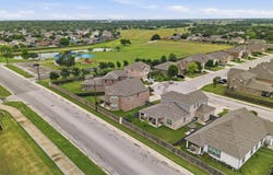 1515 Foxglove Dr, Lockhart, TX 78644
