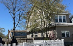 44 Chapman Place, Bay Shore, NY 11706