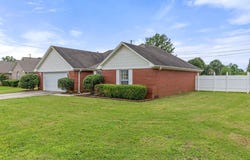 2300 Camden Cv, Muscle Shoals, AL 35661