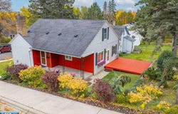 1002 Jones St, Eveleth, MN 55734
