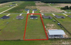 9211 Salter Rd, Pace, FL 32571