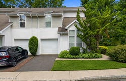 24 Parkside Drive, Jamesburg, NJ 08831