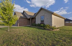 1910 E Whetstone Drive, Ozark, MO 65721