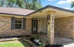 2702 La Mesa, Bay City, TX 77414