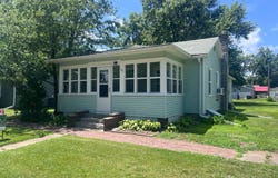 107 N 5th St, Oquawka, IL 61469