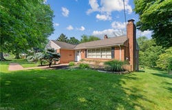 923 Hillcrest Avenue SW, North Canton, OH 44720