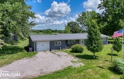 21286 240th AVE, Centerville, IA 52544