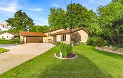 206 BUCHANAN STREET, LITTLE CHUTE, WI 54140