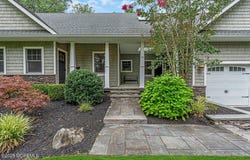 10 Greenwood Place, Middletown, NJ 07748