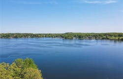 11 West Drive, Hartville, OH 44632