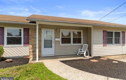 5 FOREST PARK Terrace, MONROE TOWNSHIP, NJ 08831