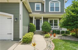 9729 PRAIRIE CREEK Road, Lenexa, KS 66220